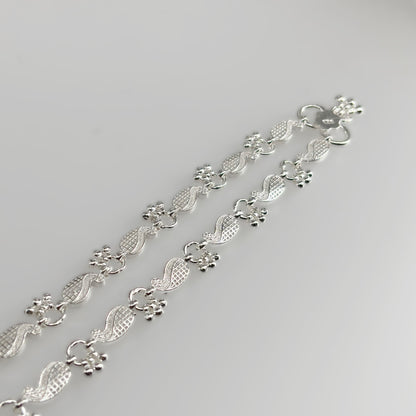 Elegant Silver Leaf Motif Anklet
