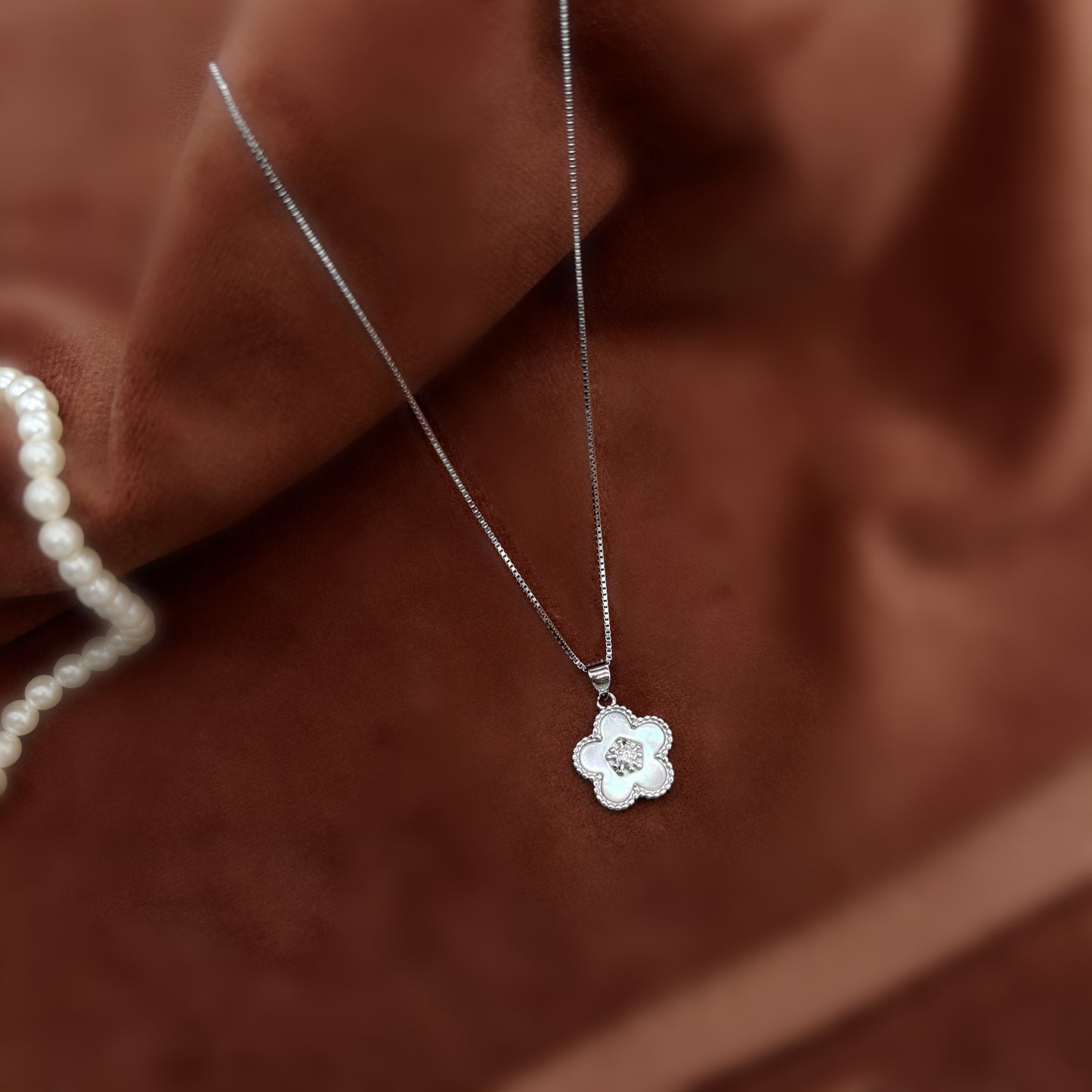 Elegant Flower Set in Italian 92.5 Silver